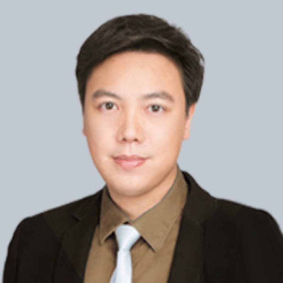 Portrait of Warut Tulalamba